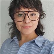 Soy niñera con formación en psicología, promuevo inteligencia emocional, autonomía y aprendizaje adaptado, creando un ambiente seg